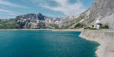 Großer Stausee im Brandnertal umgeben von Bergen | © Golm Silvretta Lünersee Tourismus GmbH Bregenz, Philipp Schilcher