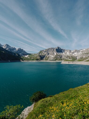 Großer Stausee im Brandnertal umgeben von Bergen | © Golm Silvretta Lünersee Tourismus GmbH Bregenz, Philipp Schilcher