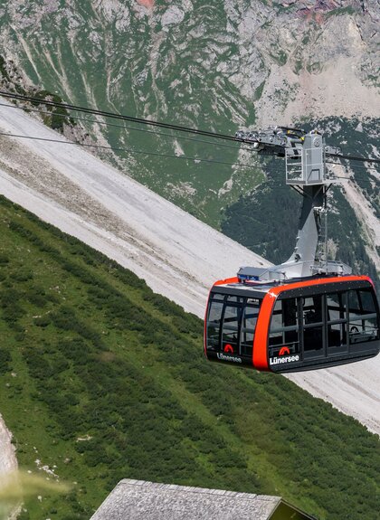 Bergbahn Gondel vom Lünersee, die gerade den Berg zum Lünersee hoch fährt | © Golm Silvretta Lünersee Tourismus GmbH Bregenz, Philipp Schilcher
